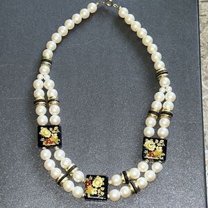 Vintage 70’s pearl and floral design necklace made in Japan